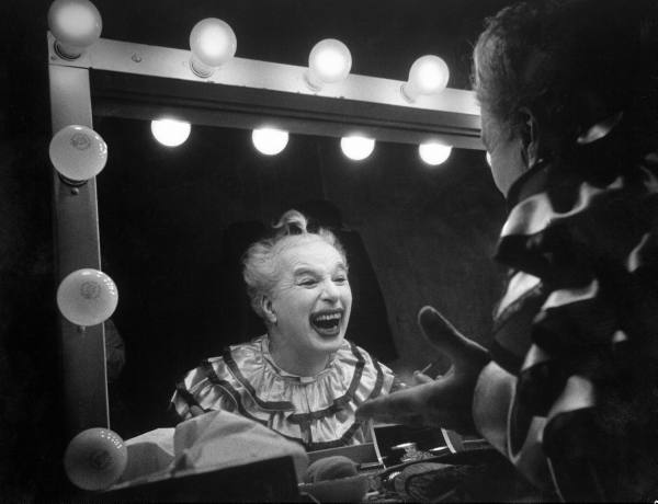 clown-mirror
